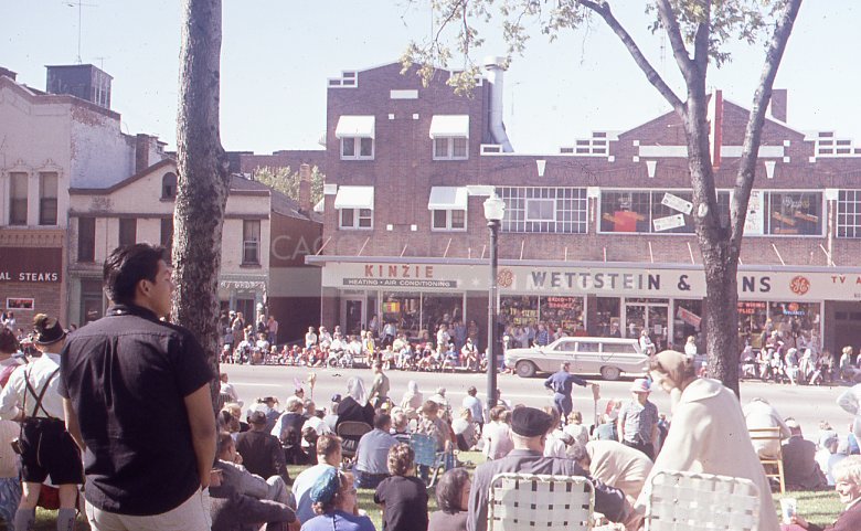 Crowds in La Crosse - Maier, Vivian
