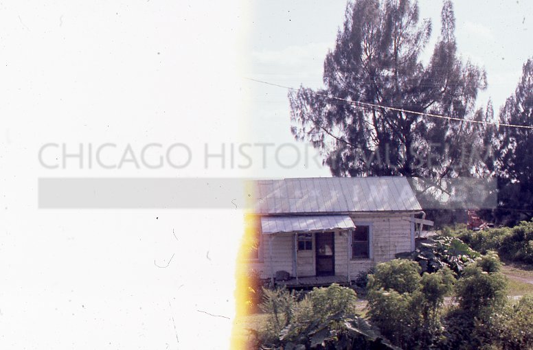 Small white house - Maier, Vivian