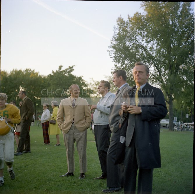 Men watching football game - Maier, Vivian