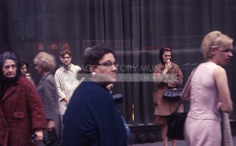 Women on State Street in the Loop - Maier, Vivian