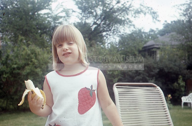 Girl with a banana - Maier, Vivian