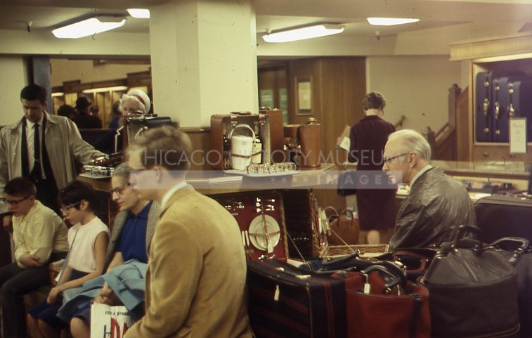 Crowd of people at a luggage booth - Maier, Vivian
