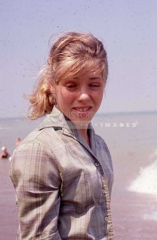 Blonde woman on beach - Maier, Vivian