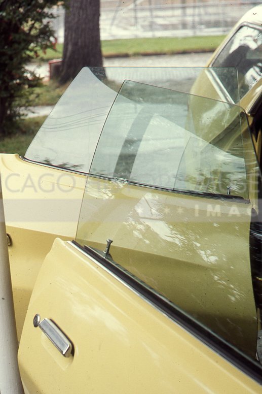 Yellow station wagon - Maier, Vivian