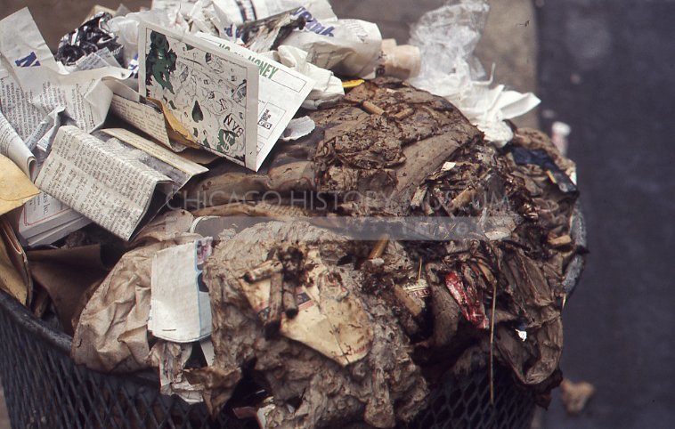 Garbage can - Maier, Vivian