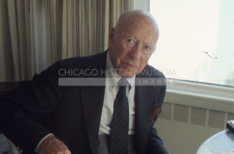 Man reading paper - Maier, Vivian