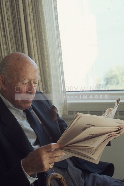 Man reading paper - Maier, Vivian