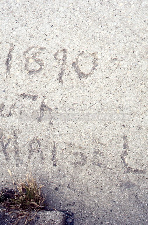 Sidewalk with message - Maier, Vivian