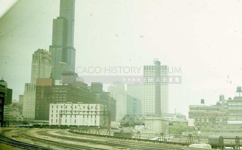 Train racks approaching the Chicago Loop - Maier, Vivian