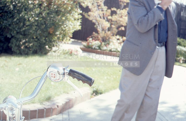 Man standing beside bicycle - Maier, Vivian