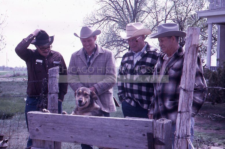 Cowboys and a dog - Maier, Vivian