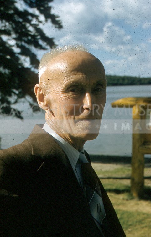 Man near lake - Maier, Vivian