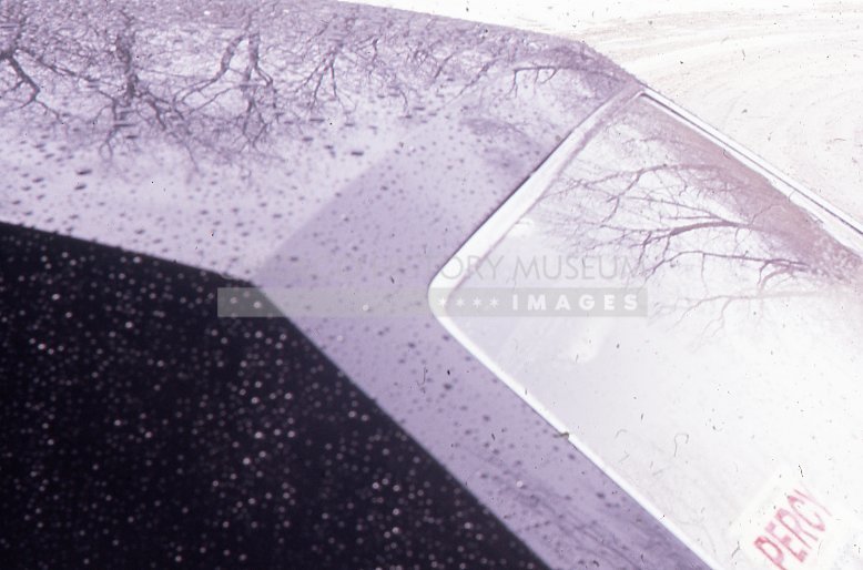 Car in the snow - Maier, Vivian
