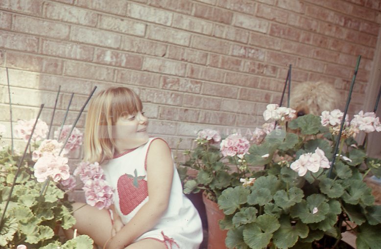 Strawberry girl with dog - Maier, Vivian
