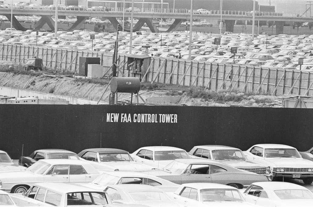 Parking regulations at O'Hare Airport - Jack Lenahan for Chicago Sun-Times
