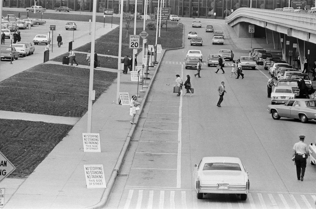Parking regulations at O'Hare Airport - Jack Lenahan for Chicago Sun-Times