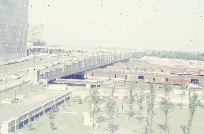 Randolph Street at Grant Park - Maier, Vivian