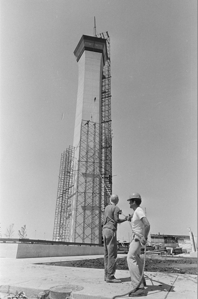 Air traffic control tower nearly complete - Bill Mares for Chicago Sun-Times