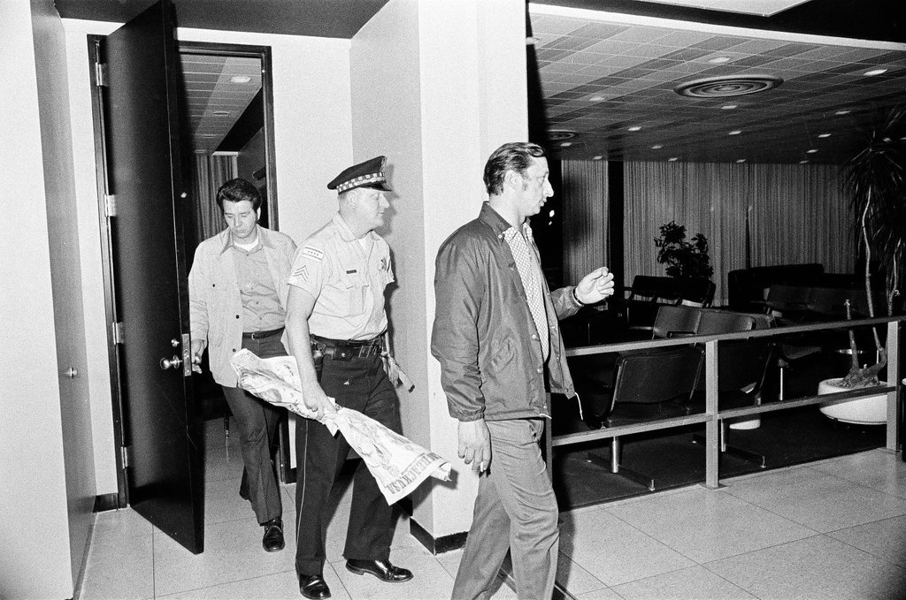 TWA flight hijacking - Edward DeLuga for Chicago Sun-Times