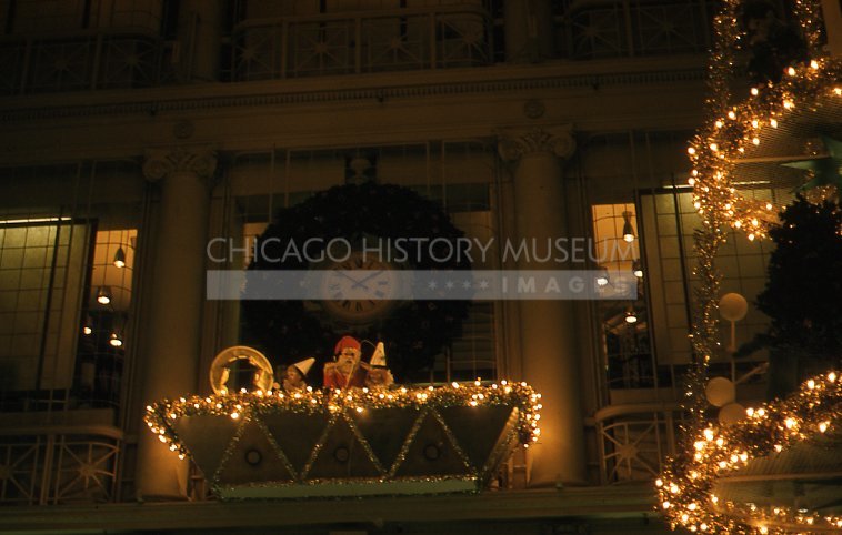 Clock with Christmas decorations - Maier, Vivian