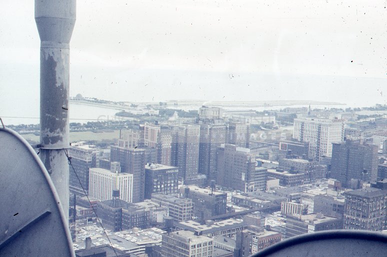 Downtown Chicago looking southeast - Maier, Vivian