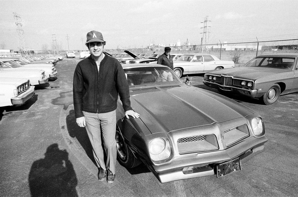Auto auction on South Pulaski Road - John Tweedle for Chicago Sun-Times
