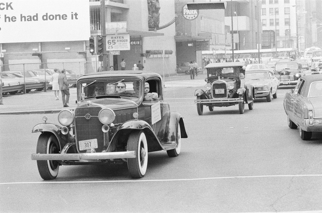 Classic car parade on State Street - Chuck (Charles) Kirman for Chicago Sun-Times