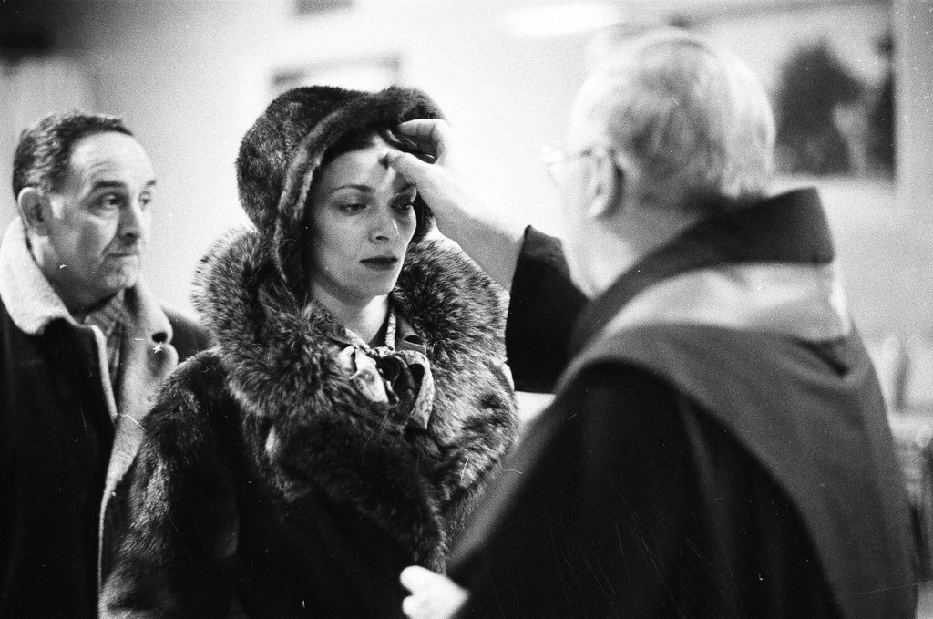 Ash Wednesday mass at St. Peter's Church - James DuPree for Chicago Sun-Times