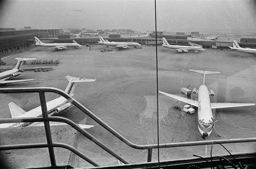Air traffic controllers working during strike - Charles Krejcsi for Chicago Sun-Times