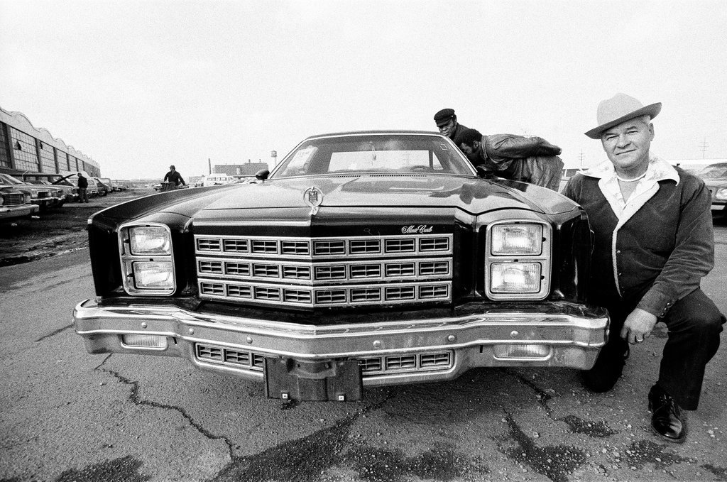 Auto auction on South Pulaski Road - John Tweedle for Chicago Sun-Times