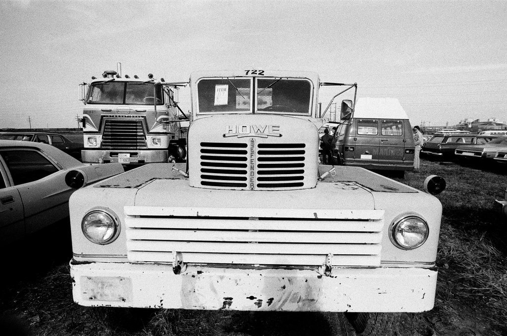 Auto auction on South Pulaski Road - John Tweedle for Chicago Sun-Times