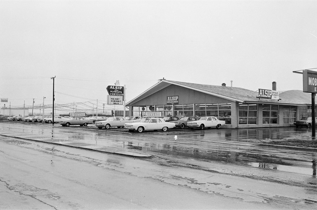 Alsip Chrysler auto dealer - Howard Lyon for Chicago Sun-Times