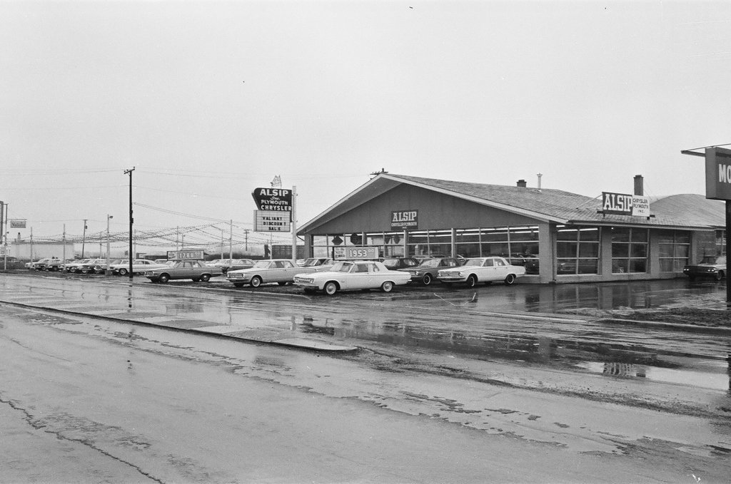 Alsip Chrysler auto dealer - Howard Lyon for Chicago Sun-Times