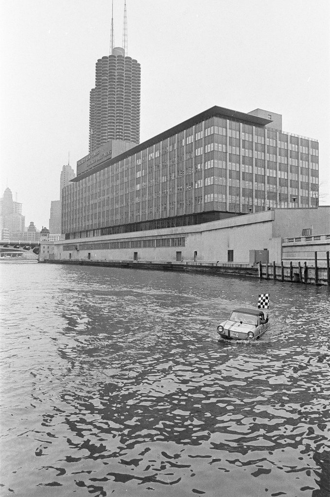 First annual stock car race on Chicago River - John Tweedle for Chicago Sun-Times