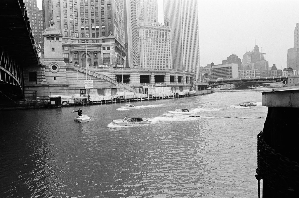 First annual stock car race on Chicago River - John Tweedle for Chicago Sun-Times