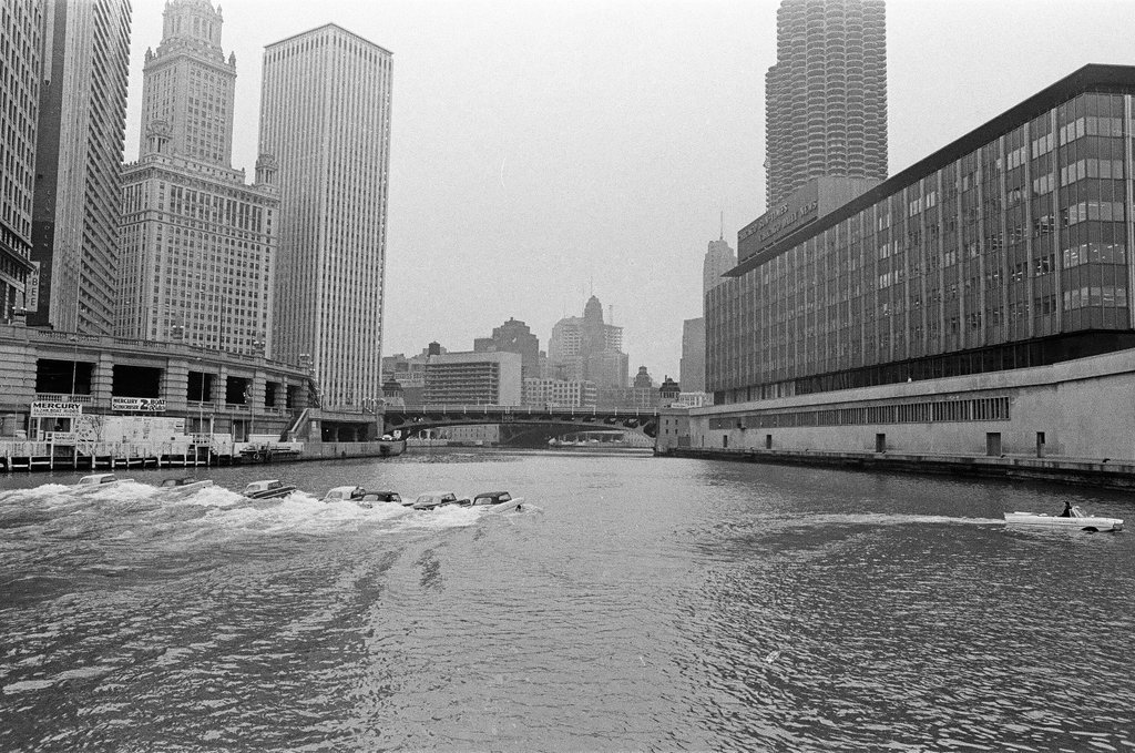 First annual stock car race on Chicago River - John Tweedle for Chicago Sun-Times