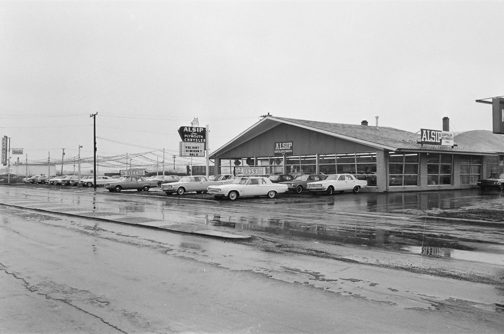 Alsip Chrysler auto dealer - Howard Lyon for Chicago Sun-Times