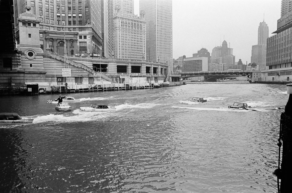 First annual stock car race on Chicago River - John Tweedle for Chicago Sun-Times