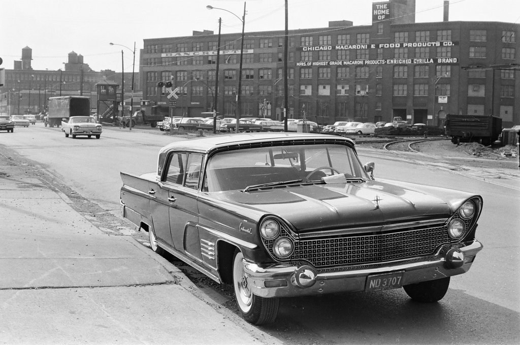 Abandoned car on Cermak Road - Howard Lyon for Chicago Sun-Times
