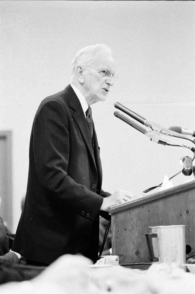 John McCormack speaks at Back of the Yards Council dinner - Randy B. Leffingwell for Chicago Sun-Times