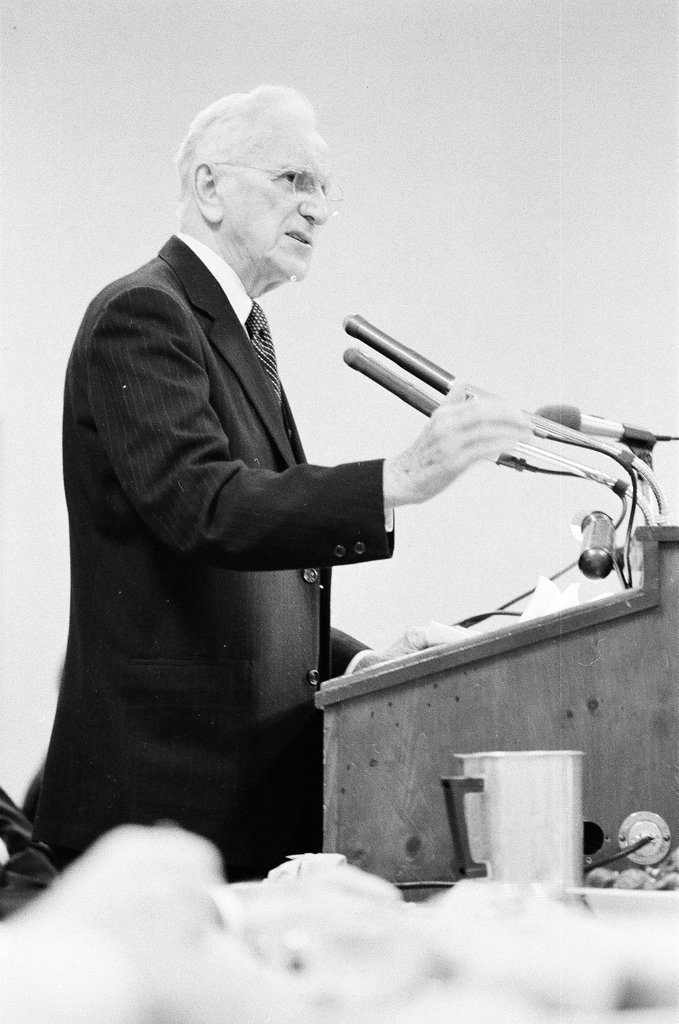 John McCormack speaks at Back of the Yards Council dinner - Randy B. Leffingwell for Chicago Sun-Times