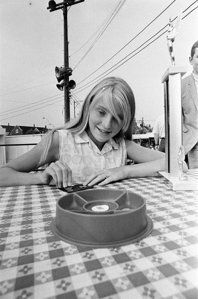 Tiddily Winks contest at Back of the Yards Family Fun Fair - Jack Lenahan for Chicago Sun-Times