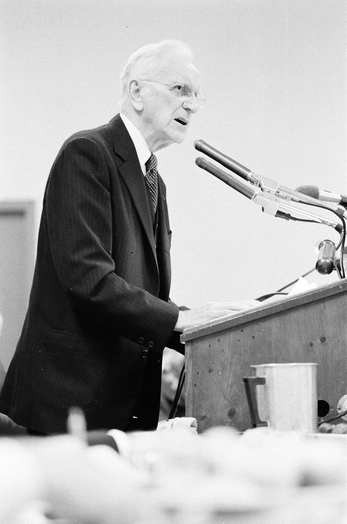 John McCormack speaks at Back of the Yards Council dinner - Randy B. Leffingwell for Chicago Sun-Times