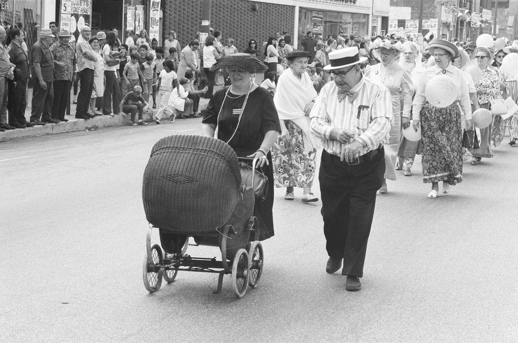 Back of the Yards Old Time Parade - Gene Pesek for Chicago Sun-Times