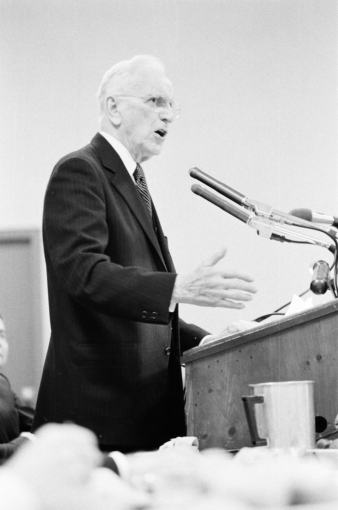 John McCormack speaks at Back of the Yards Council dinner - Randy B. Leffingwell for Chicago Sun-Times