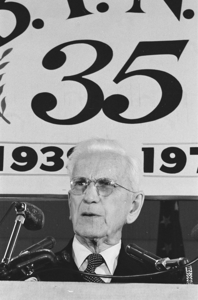 John McCormack speaks at Back of the Yards Council dinner - Randy B. Leffingwell for Chicago Sun-Times