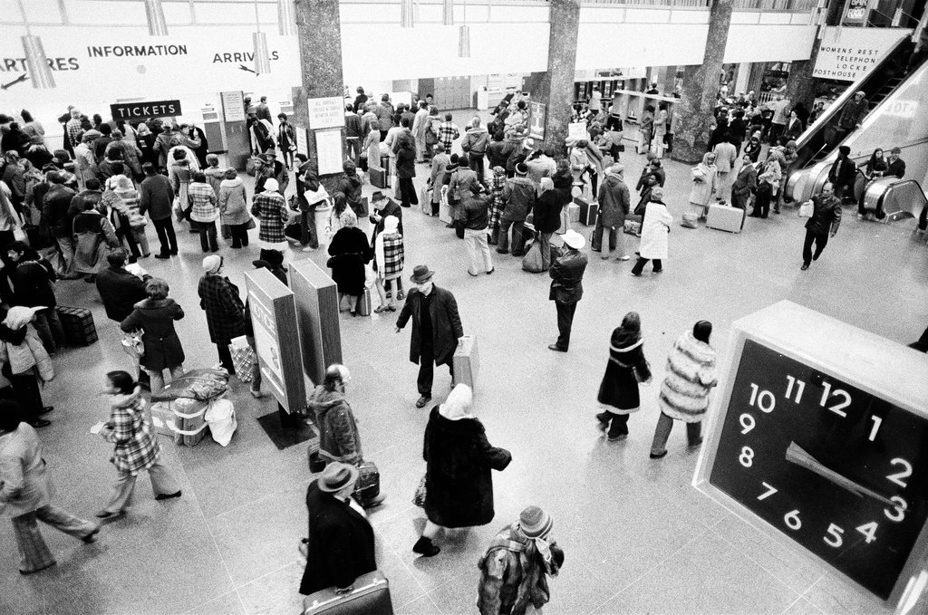 Crowded Greyhound Bus station over holidays - Gene Pesek for Chicago Sun-Times