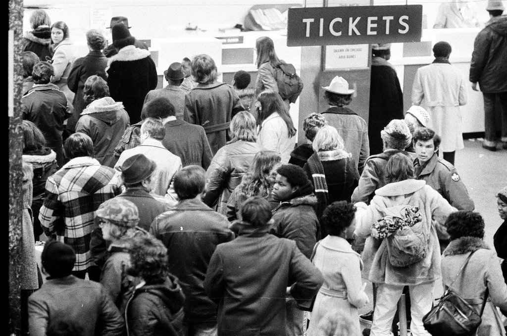 Crowded Greyhound Bus station over holidays - Gene Pesek for Chicago Sun-Times