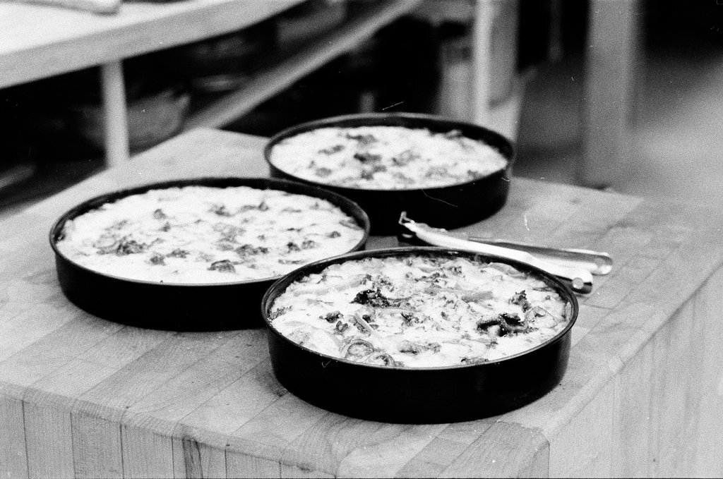 Kids prepare pizzas at Continental Cookery - Gene Pesek for Chicago Sun-Times