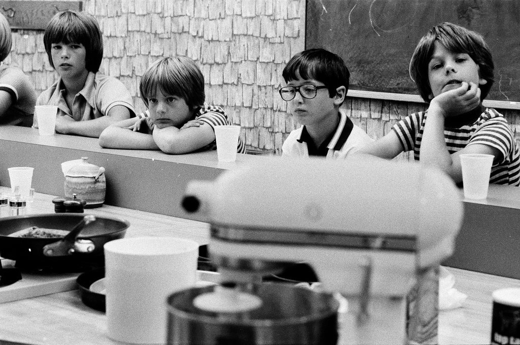 Kids prepare pizzas at Continental Cookery - Gene Pesek for Chicago Sun-Times